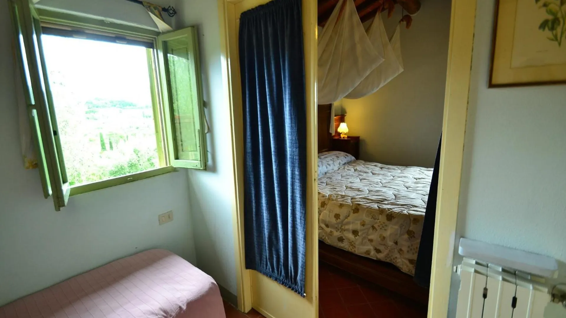 Semesterbostad Bright Farmhouse In Montecatini Terme With Swimming Pool